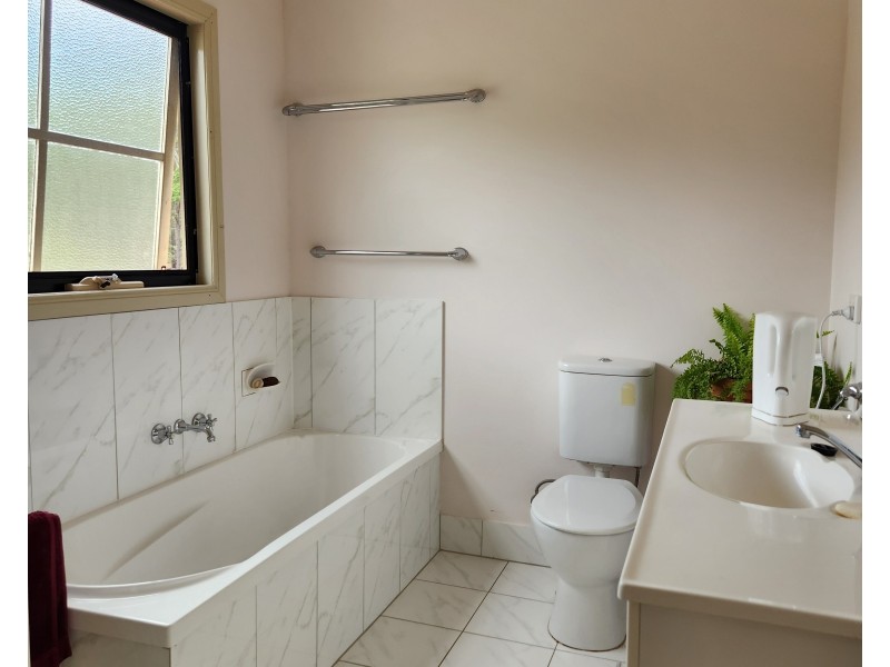 124 Anita Road, Blackbutt QLD 4306