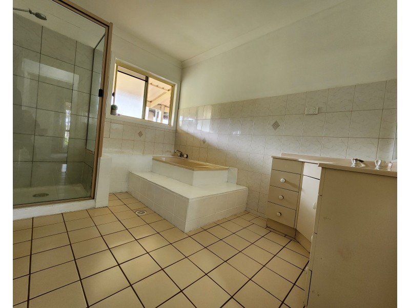 9 Griffin Road, Blackbutt QLD 4306