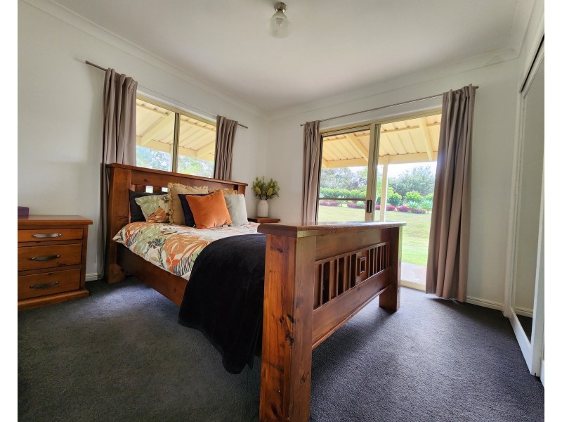 9 Griffin Road, Blackbutt QLD 4306