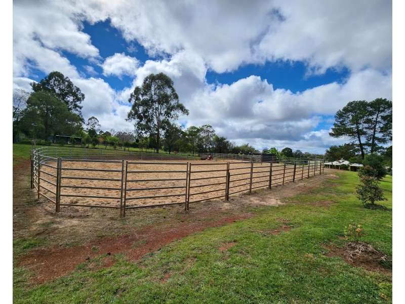 9 Griffin Road, Blackbutt QLD 4306