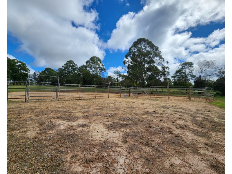 9 Griffin Road, Blackbutt QLD 4306