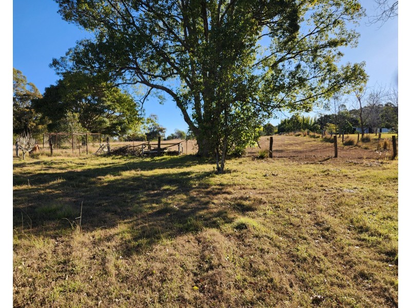 65 Bowman Road, Blackbutt QLD 4306