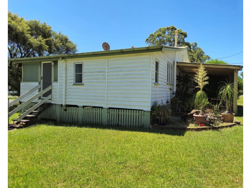 21 Fern Street, Blackbutt QLD 4306