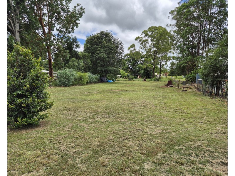 16 BLACKBUTT STREET, Blackbutt QLD 4306