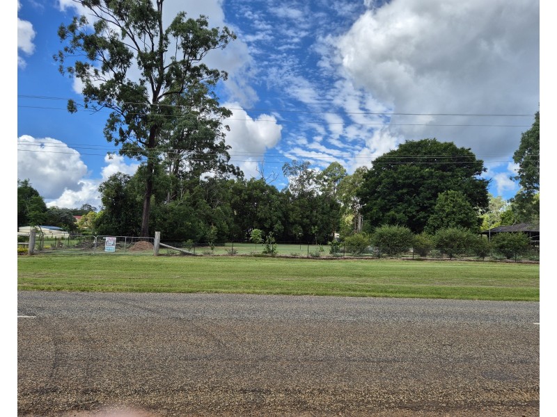 11 Hart Street, Blackbutt QLD 4306