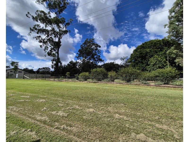 11 Hart Street, Blackbutt QLD 4306