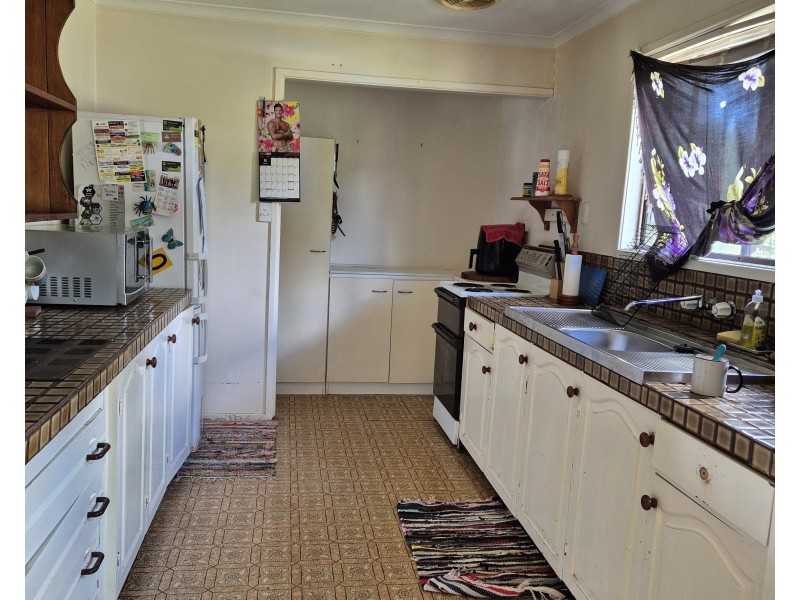 25 John Street, Blackbutt QLD 4306