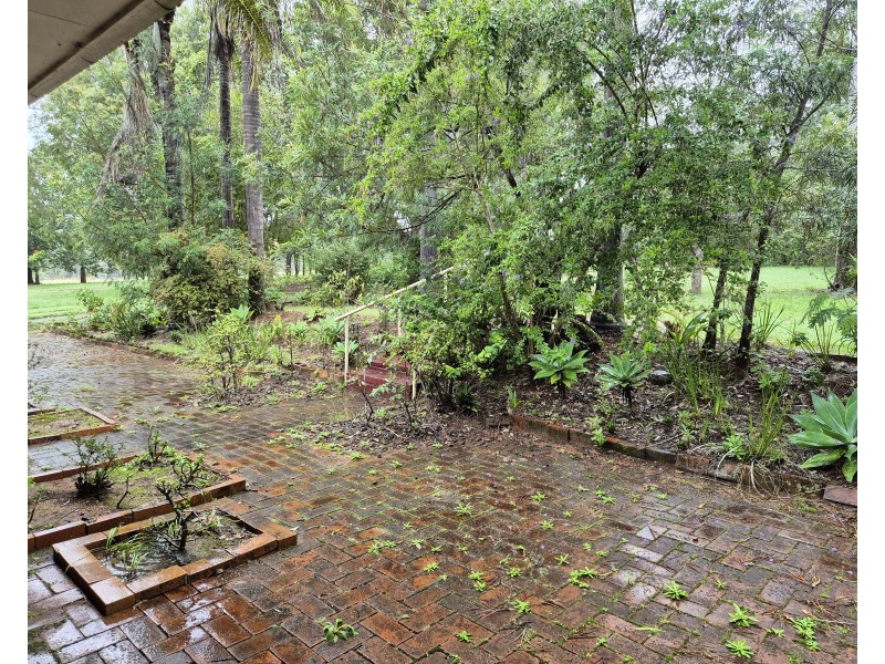 325  Crumpton Drive, Blackbutt North QLD 4306