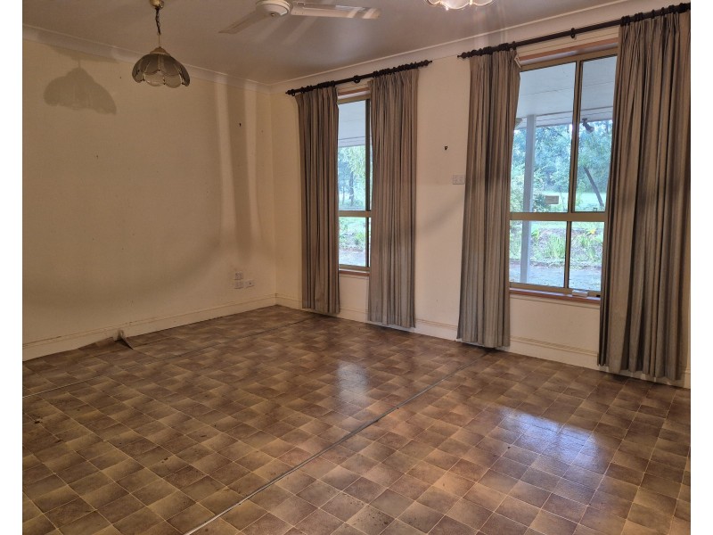 325  Crumpton Drive, Blackbutt North QLD 4306