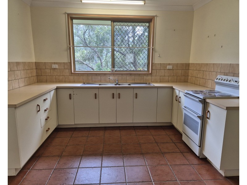 325  Crumpton Drive, Blackbutt North QLD 4306