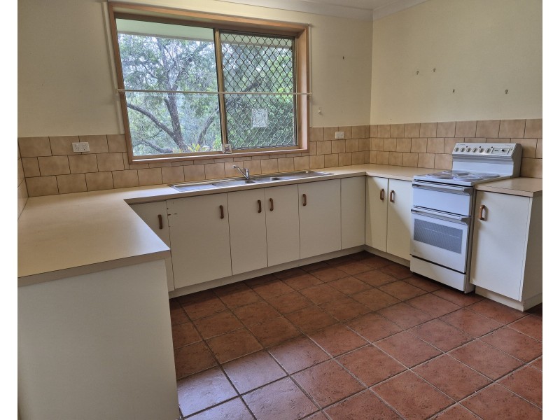 325  Crumpton Drive, Blackbutt North QLD 4306