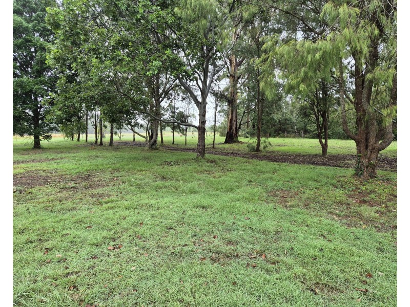 325  Crumpton Drive, Blackbutt North QLD 4306