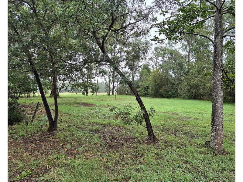 325  Crumpton Drive, Blackbutt North QLD 4306