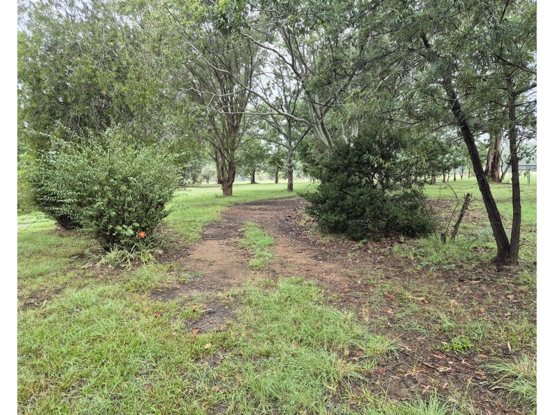 325  Crumpton Drive, Blackbutt North QLD 4306