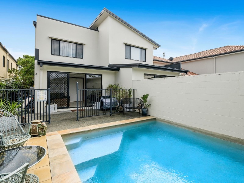 2/77 Laguna Avenue, Palm Beach QLD 4221