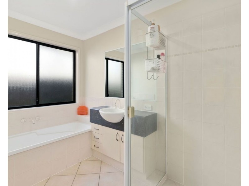 9 Laurina Court, Elanora QLD 4221