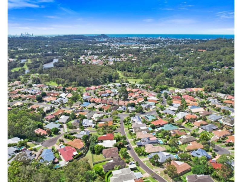 9 Laurina Court, Elanora QLD 4221