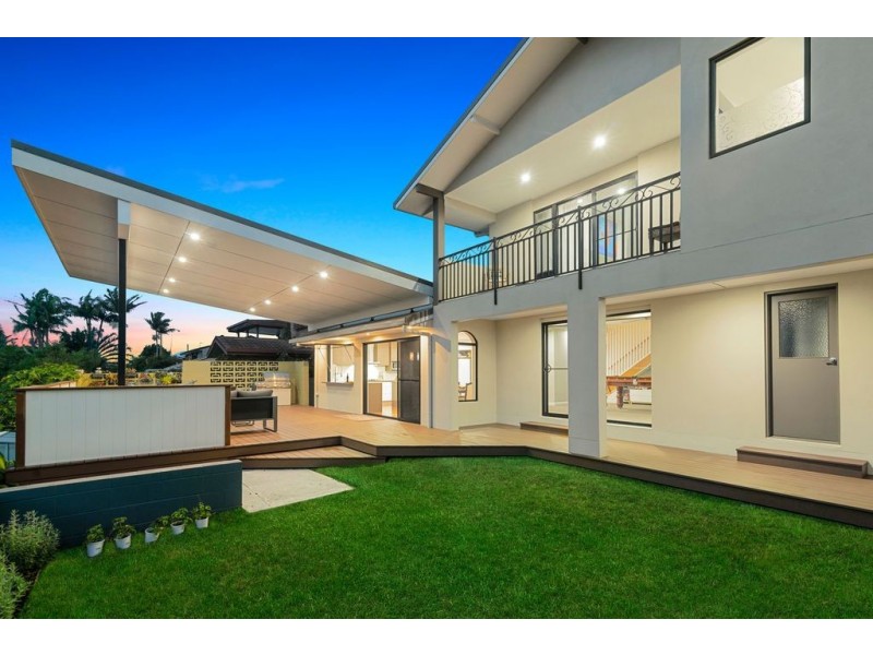 15 Seaview Parade, Elanora QLD 4221