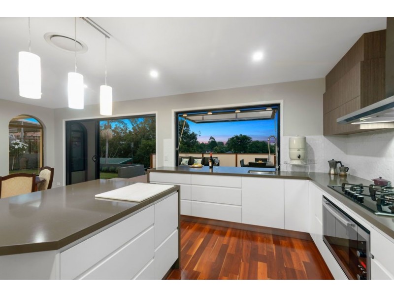 15 Seaview Parade, Elanora QLD 4221