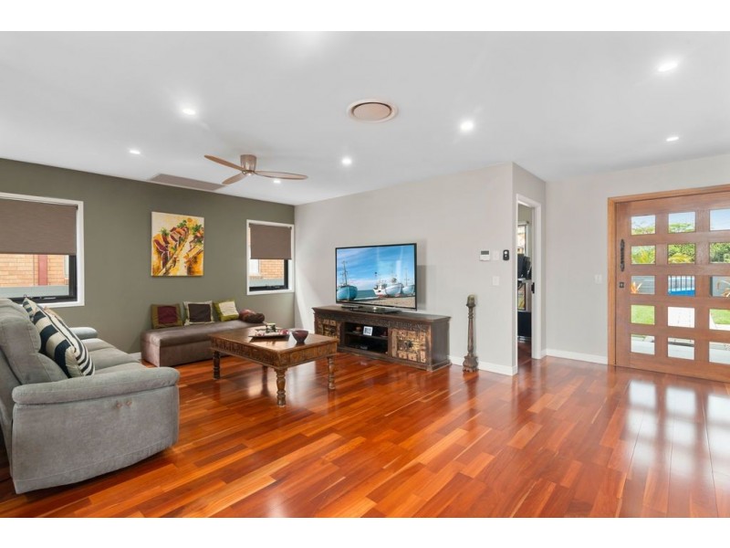 15 Seaview Parade, Elanora QLD 4221