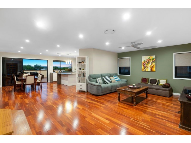 15 Seaview Parade, Elanora QLD 4221