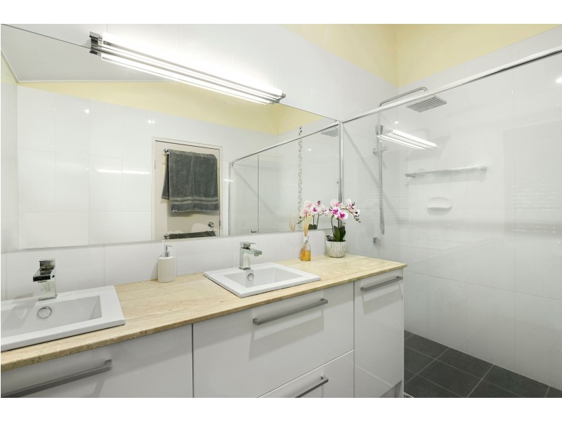 31 Whitsunday Drive, Currumbin Waters QLD 4223