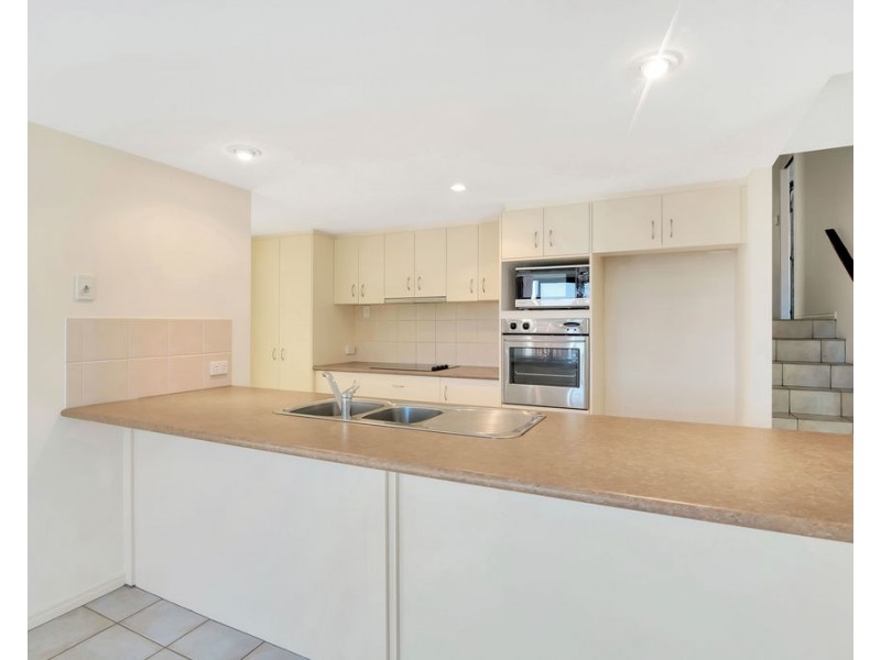 6 Numalla Court, Elanora QLD 4221