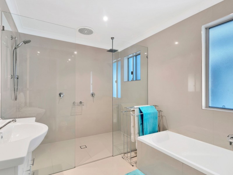 26 Headsail Court, Currumbin Waters QLD 4223