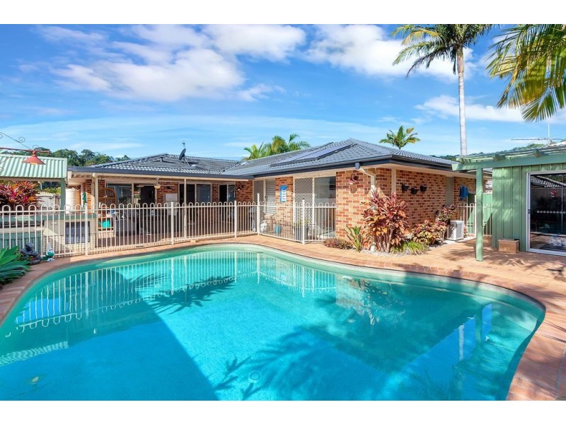 18 Gilchrist Drive, Currumbin Waters QLD 4223