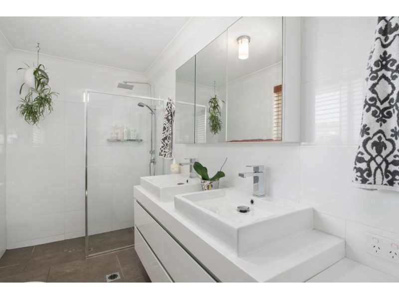 123 Bienvenue Drive, Currumbin Waters QLD 4223