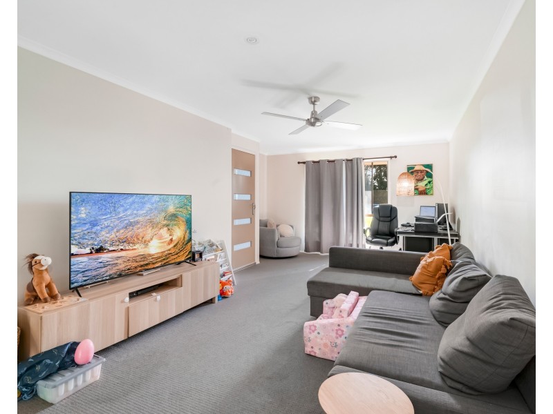 8 Daphne Court, Elanora QLD 4221