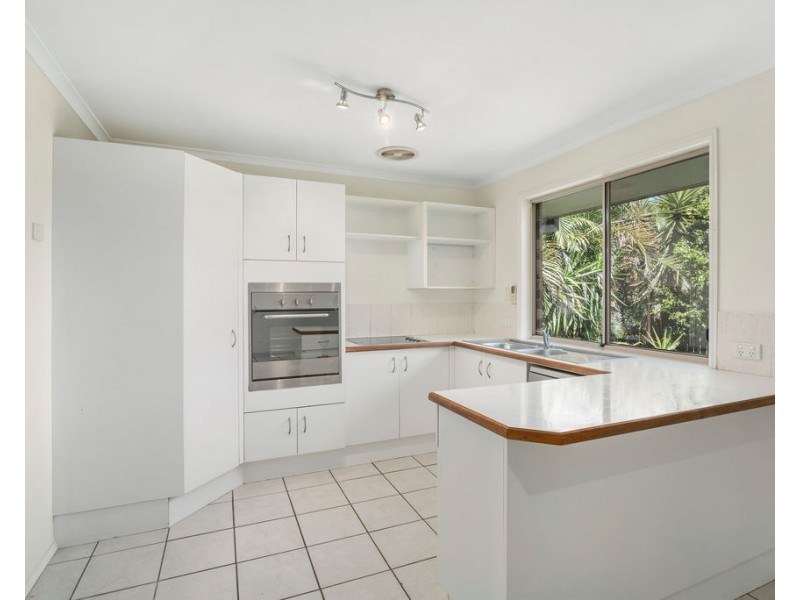 8 Daphne Court, Elanora QLD 4221