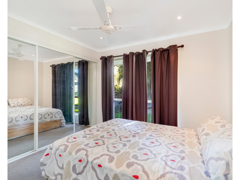 8 Daphne Court, Elanora QLD 4221