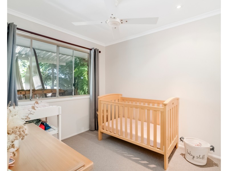 8 Daphne Court, Elanora QLD 4221
