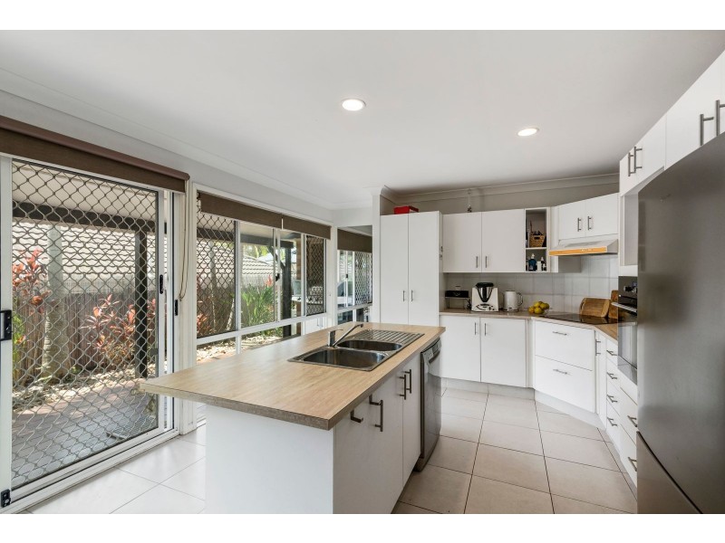 15 Banksiadale Close, Elanora QLD 4221