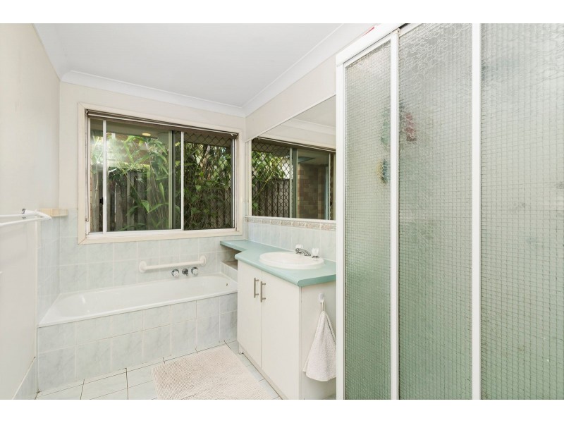 15 Banksiadale Close, Elanora QLD 4221