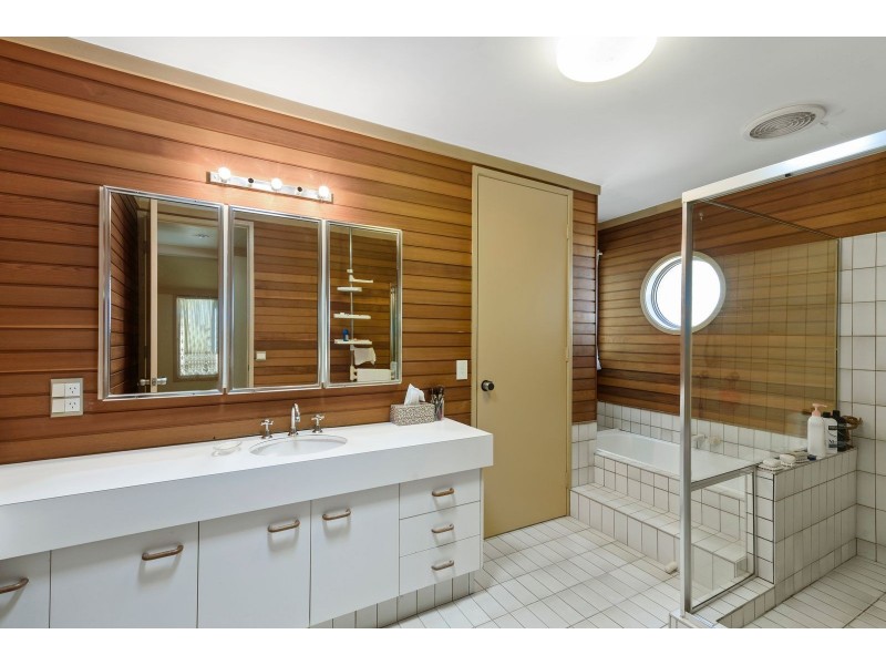 24 Hoffschildt Drive, Currumbin Waters QLD 4223