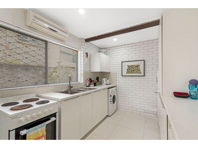 10/6 Stanhill Drive, Chevron Island QLD 4217