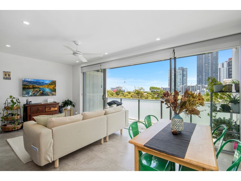 805/30 Brighton Parade, Southport QLD 4215