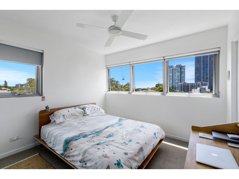 805/30 Brighton Parade, Southport QLD 4215