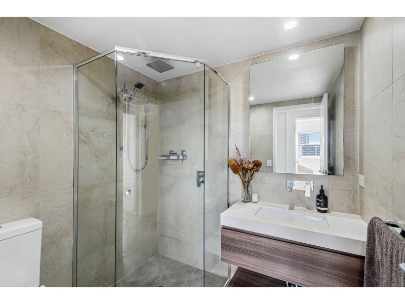 805/30 Brighton Parade, Southport QLD 4215