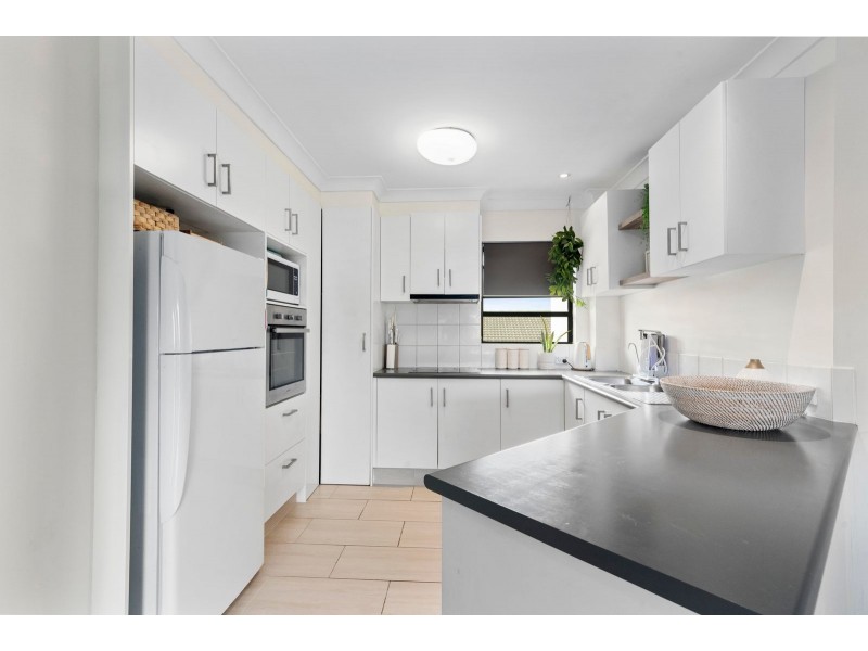 11/1064 Gold Coast Highway, Palm Beach QLD 4221