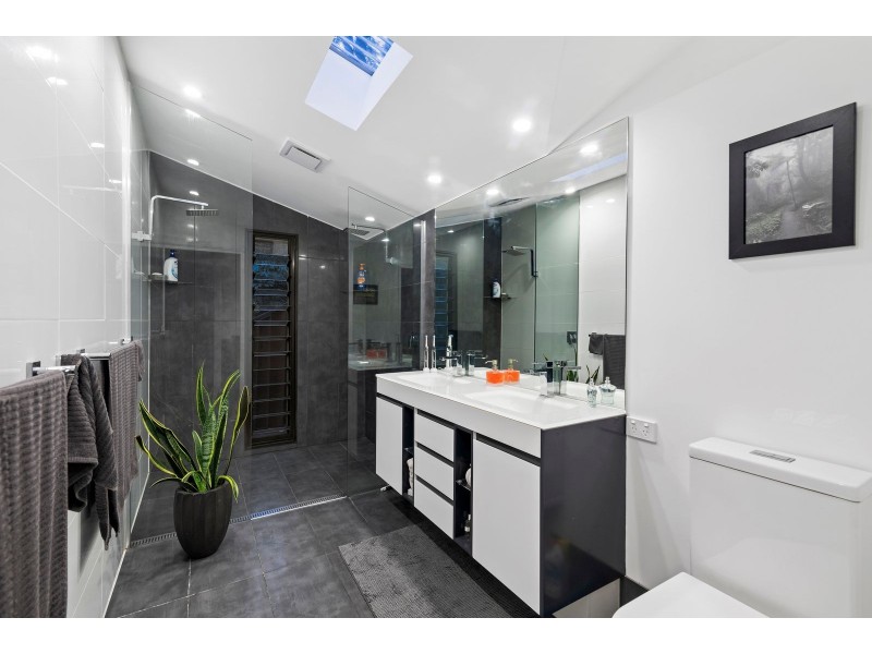 29 Calcita Avenue, Elanora QLD 4221