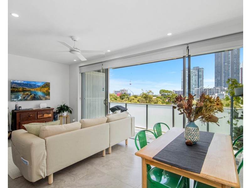 805/30 Brighton Parade, Southport QLD 4215