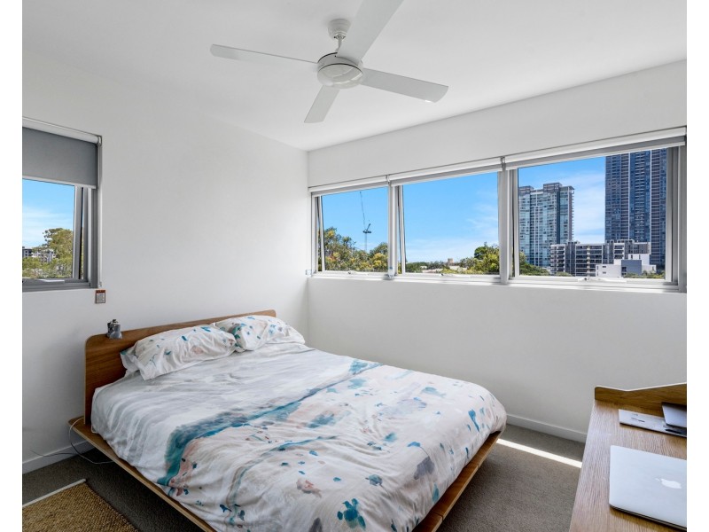 805/30 Brighton Parade, Southport QLD 4215