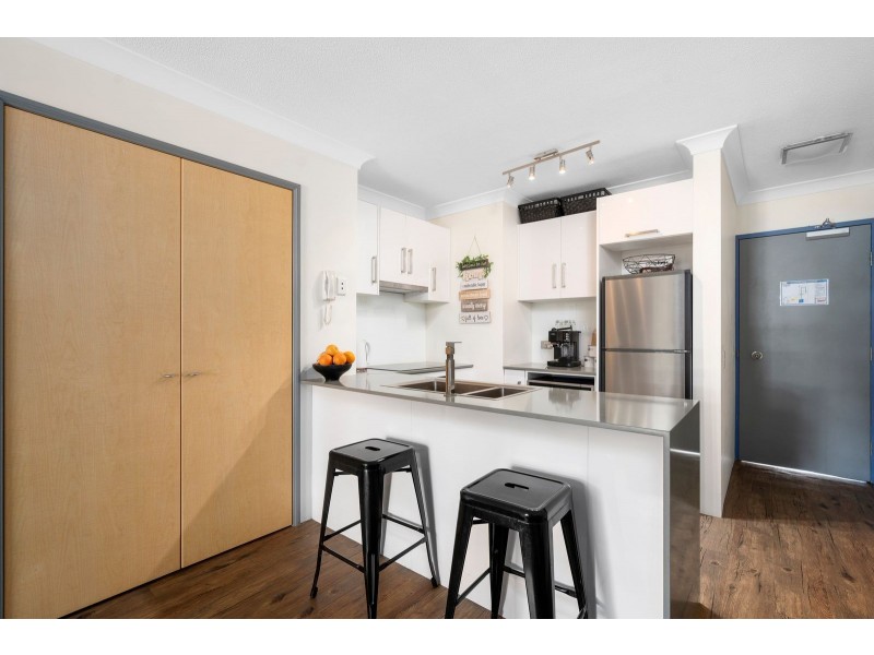 18/22 – 26 Anne Avenue, Broadbeach QLD 4218