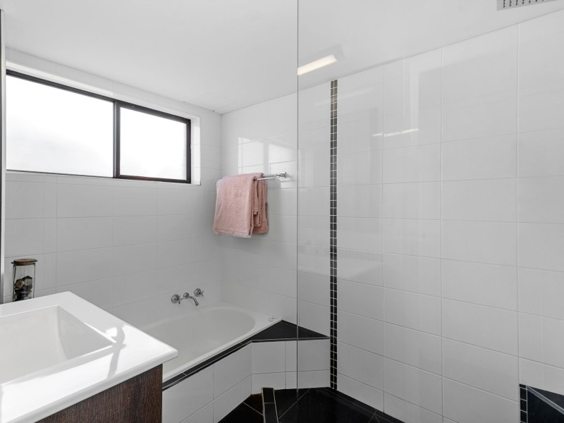 4/2 Nalla Court, Palm Beach QLD 4221