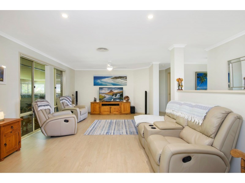 2 Grandis Court, Elanora QLD 4221