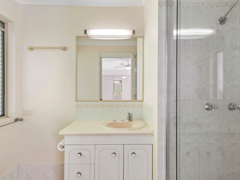 1/16 Carilla Place, Elanora QLD 4221