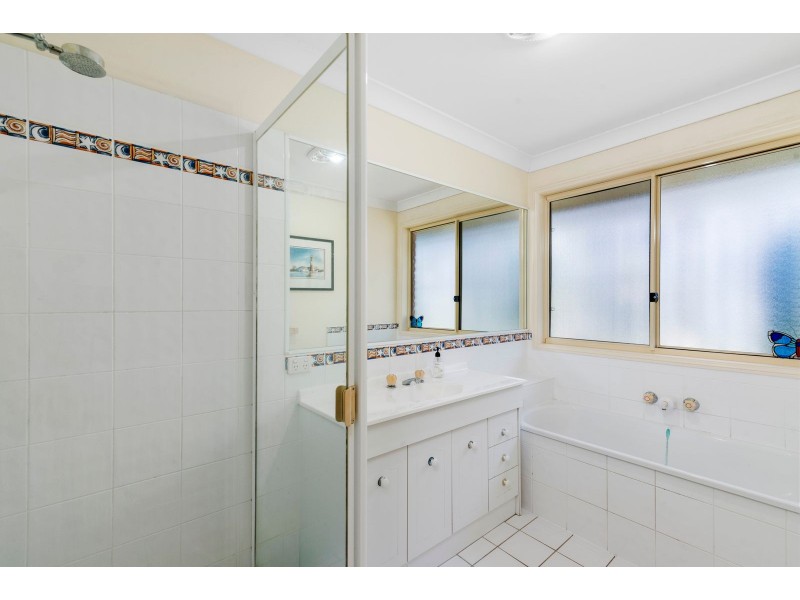 4 Grandis Court, Elanora QLD 4221